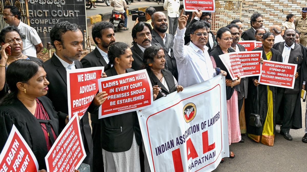 Advocates hold protest, seek HC Bench in city