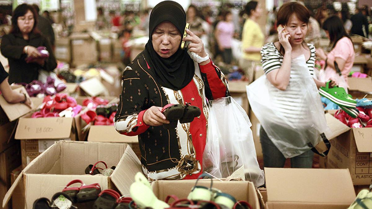 Indonesia plans import duties on clothing, ceramics, minister says