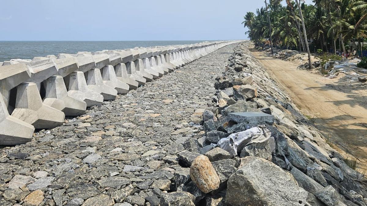 Chellanam residents want road beside tetrapod wall to be maintained