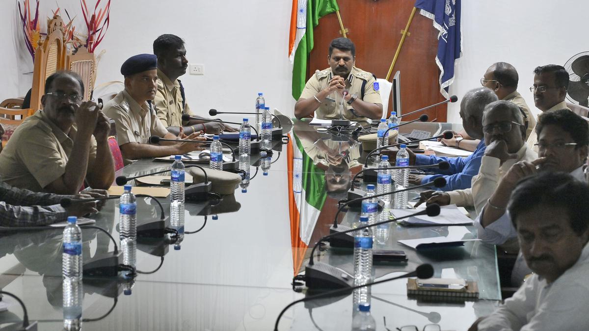 Measures to improve traffic situation discussed at an inter-departmental meeting