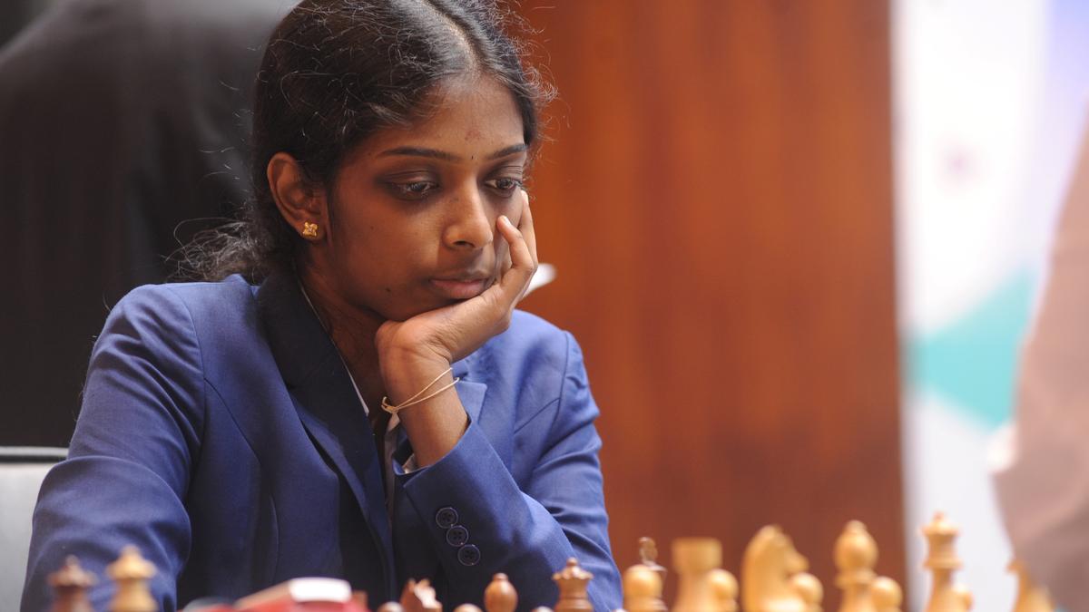 Vaishali downs Humpy, takes the sole lead