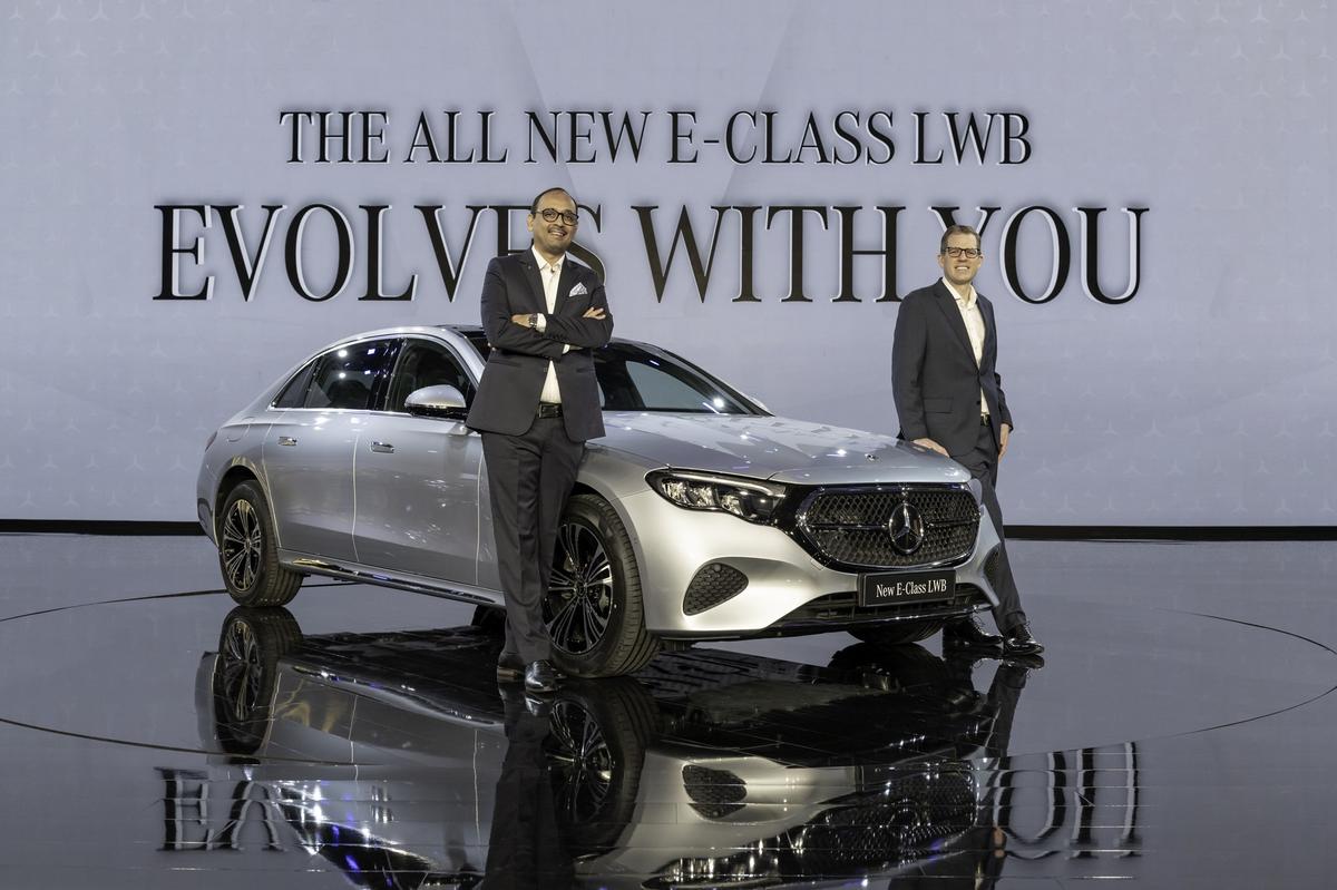 (From L-R) Santosh Iyer, MD and CEO, Mercedes-Benz India & Lance Bennett, Vice President-Sales and Marketing, Mercedes-Benz India with the new E Class LWB