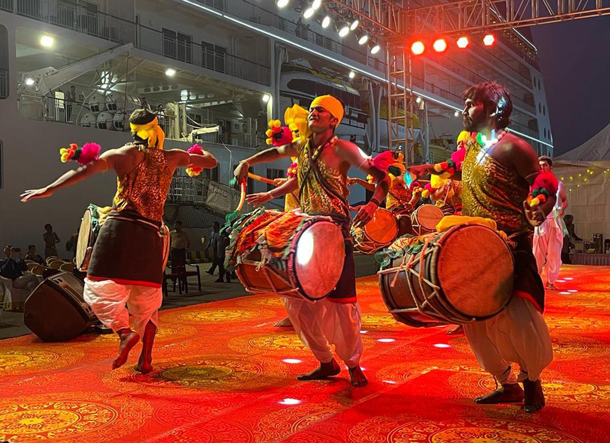 On Fridays there is a cultural entertainment program going on for the cruise passengers.