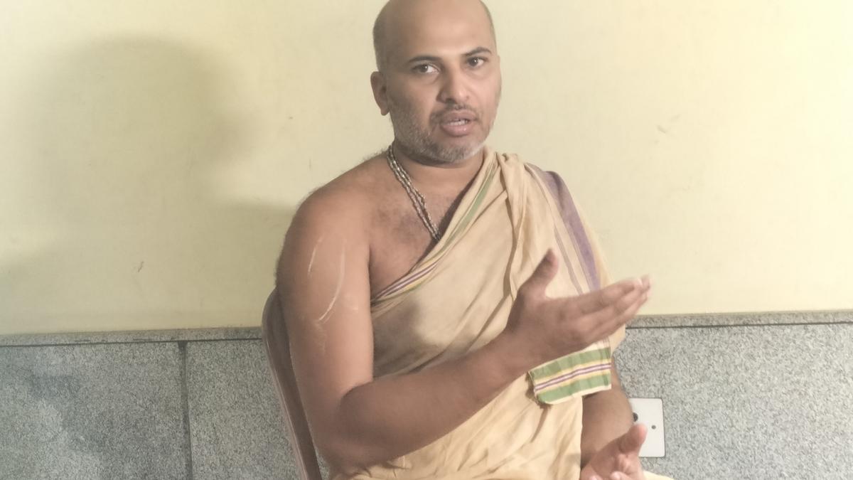 Admar Mutt seer raises voice against illegal sand extraction on Papanashini river at Udyavara