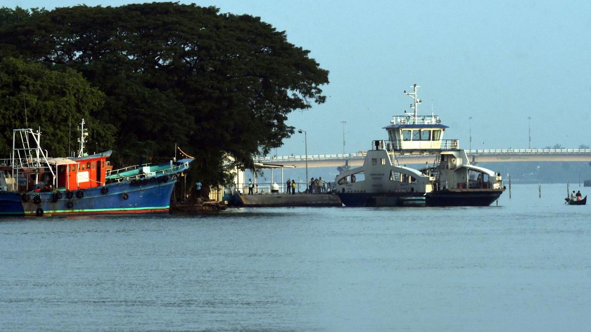Demand to operate ro-ro ferries in Vypeen-Fort Kochi corridor till 11 p.m.