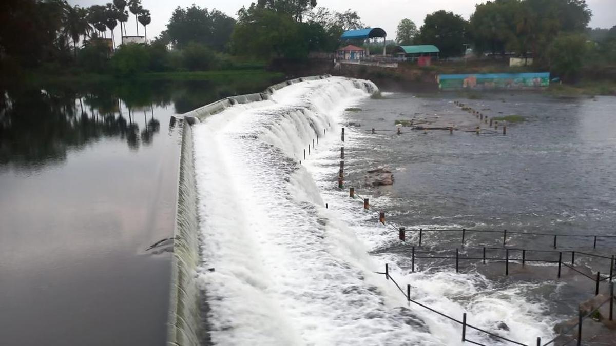 Tourists banned from bathing at Kodiveri anicut in Erode