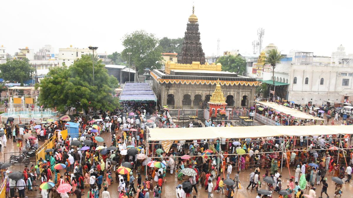 Devotees brave heavy rain to throng Sharanabasaveshwar temple on third Monday of Lunar month Shravana
