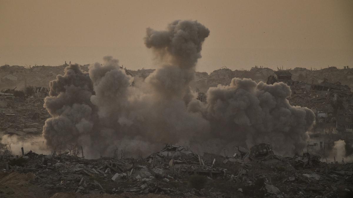 https://th-i.thgim.com/public/incoming/d83wqv/article70123583.ece/alternates/LANDSCAPE_1200/Israel_Palestinians_Gaza_99959.jpg