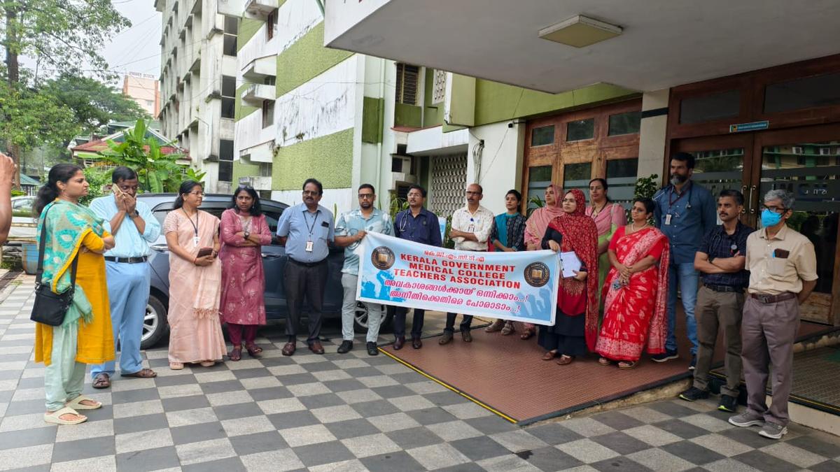 Govt. medical college doctors in Kozhikode boycott OP duty