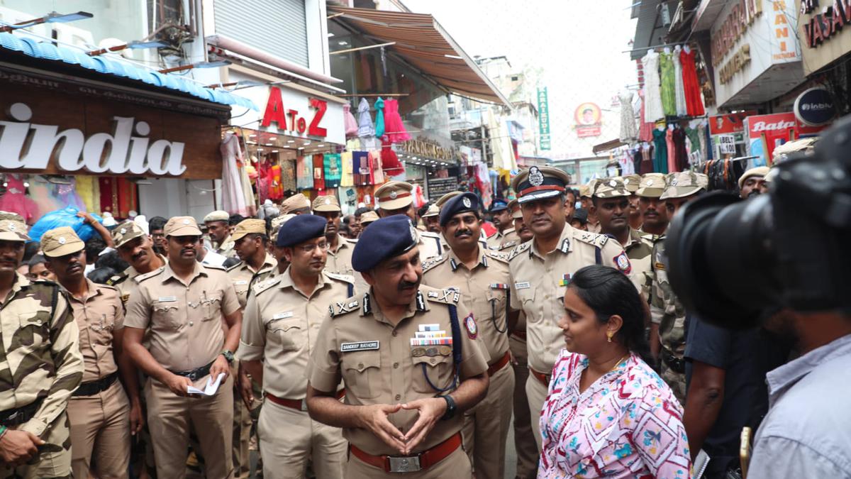 With crowds expected to surge on eve of Deepavali, Chennai Police Commissioner inspects security arrangements in T. Nagar