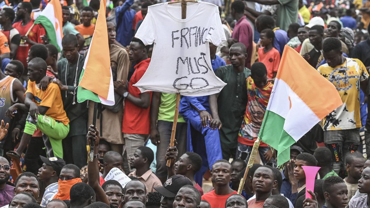 Thousands rally in Niger seeking withdrawal of French troops