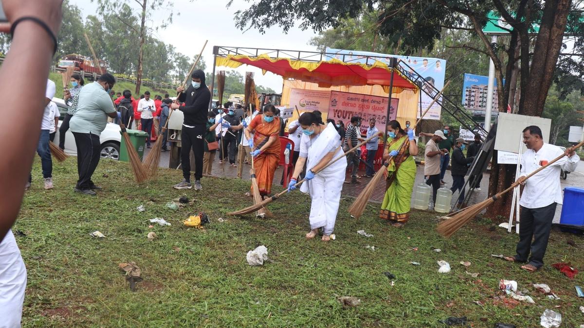 Mangala Angadi calls for public participation in continuous cleanliness efforts at ICMR-NITM drive in Belagavi