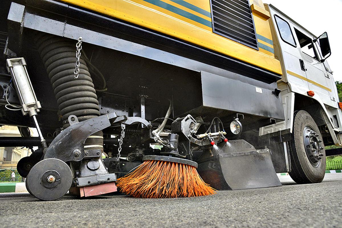 Mini Mechanical Sweeping Machine. Mini Mechanical Sweeping Machine.