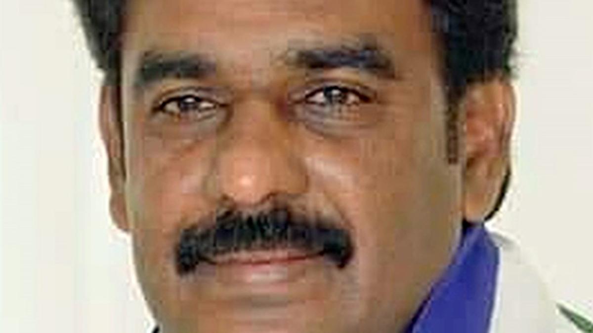 EVM damage case: High Court extends bail granted to YSRCP leader Pinnelli Ramakrishna Reddy by a week