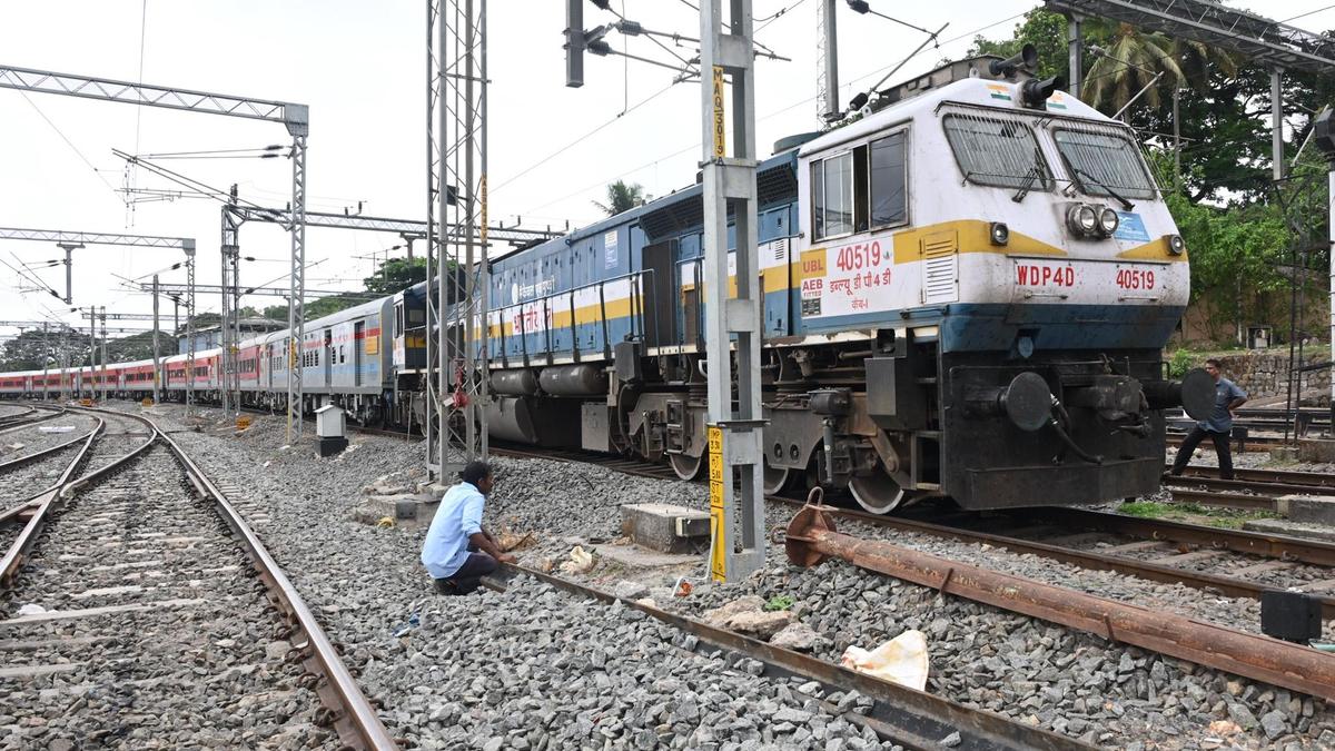 Minister urges Centre to regularise direct Vijayapura-Bengaluru train