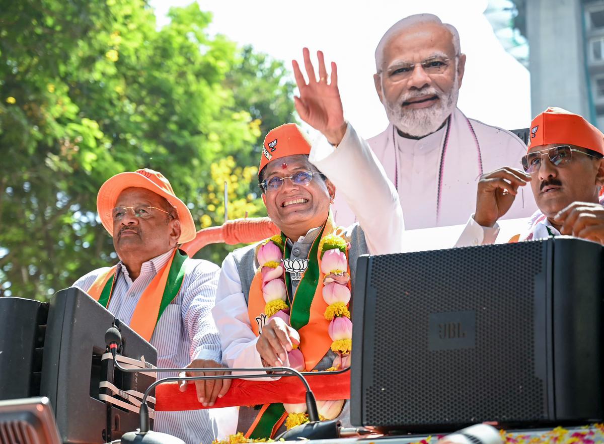 Union Minister and Bharatiya Janata Party (BJP) candidate from Mumbai North Lok Sabha constituency, Piyush Goyal along with party leaders and supporters during the  Namo Rath Yatra for the Lok Sabha Polls, at Borivali, in Mumbai on May 8, 2024.