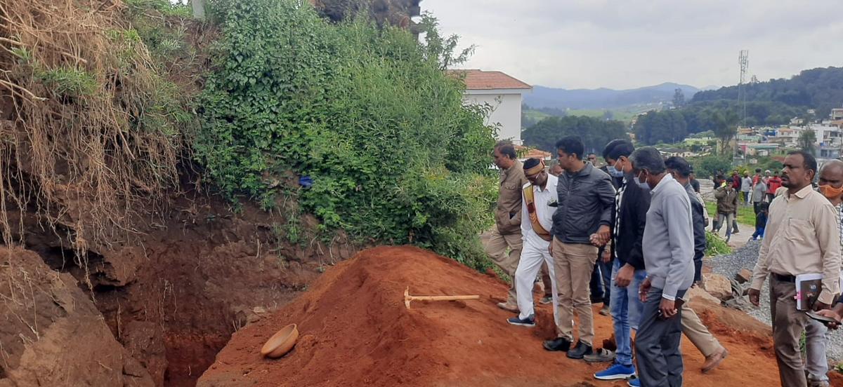 Two persons killed in cave-in at construction site in the Nilgiris