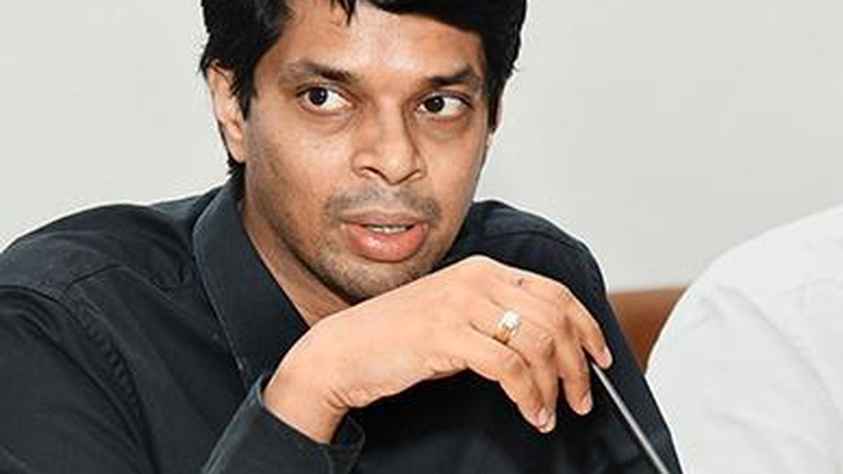 No forced linking of fertilizers with urea purchase, DC warns dealers in Mysuru