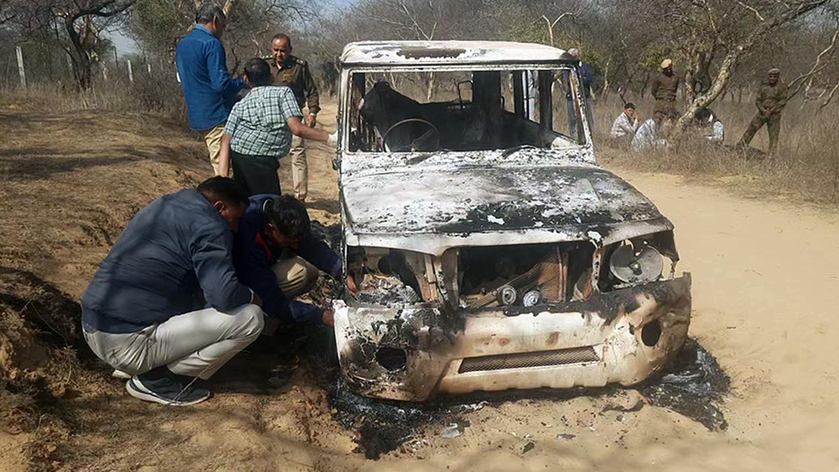 Men found charred in car | Rajasthan Police detains suspects for interrogation