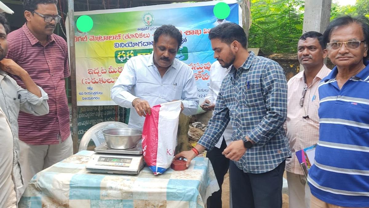 Mobile shops told  to follow packaging norms, display customer care contact details