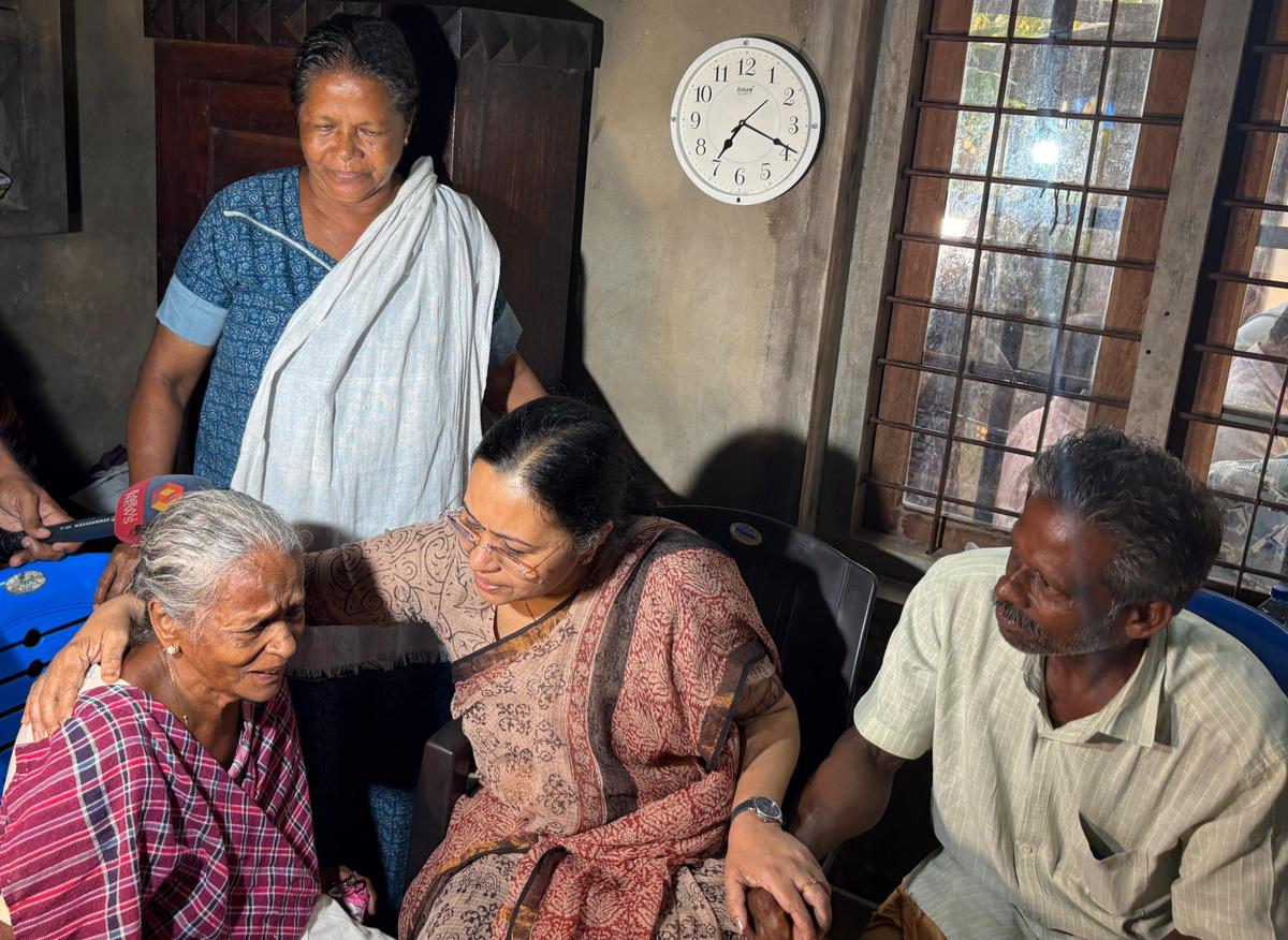 

Health Minister Veena George consoles the family of Bindu, who died in the building collapses at the Medical College Hospital, Kottayam.