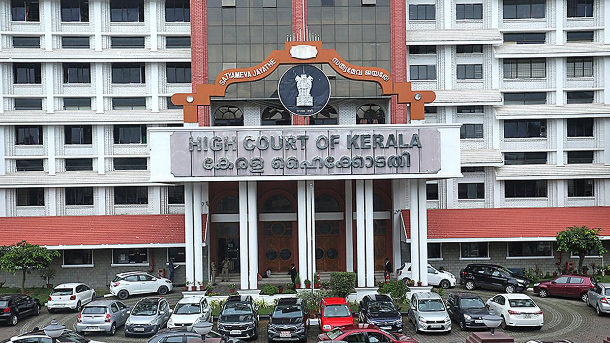 Kerala High Court suspends sentence awarded to four CPI(M) activists in Periye twin murder case