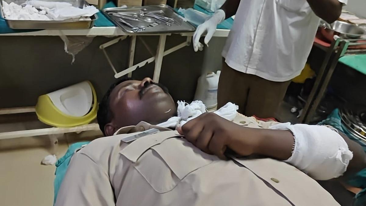 Habitual offender attacks SI with machete, shot at by police in Sivaganga