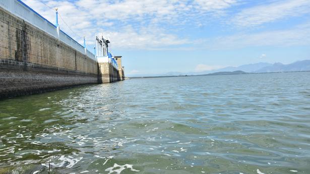 First flood warning issued in Vaigai; tourists banned from entering Kumbakarai falls