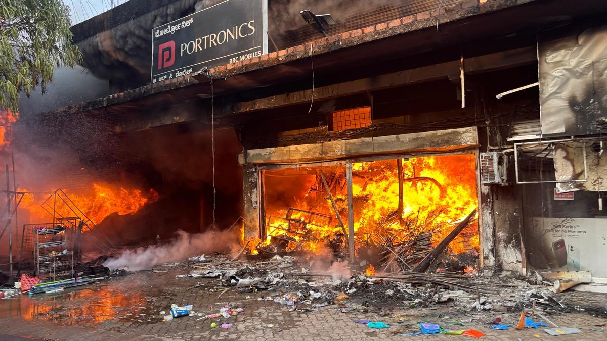 Fire engulfs commercial complex building in Udupi