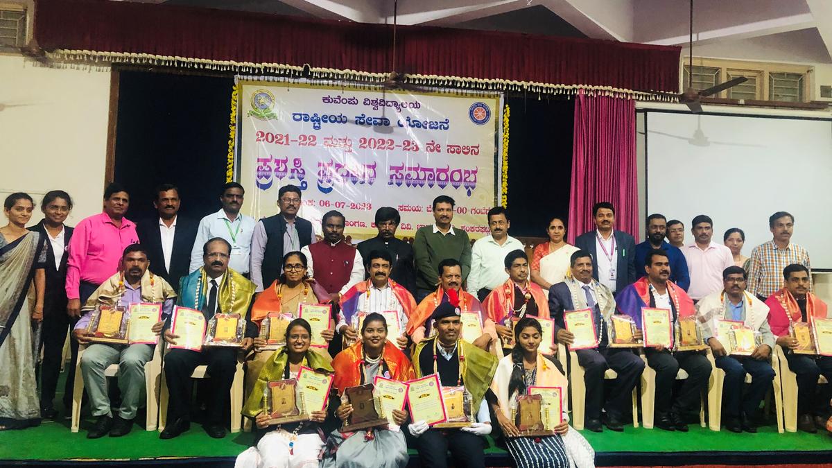 KU presents awards to best NSS units, officers, and volunteers