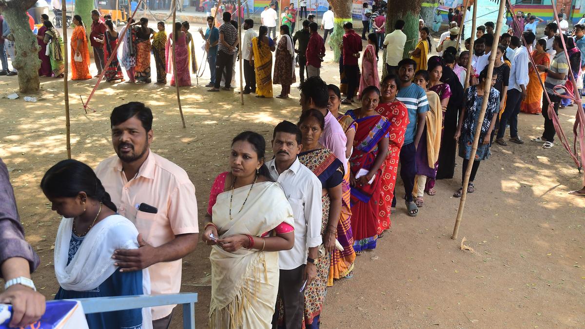 Election Commission sign MoUs with Bank association and Post Office for voter outreach