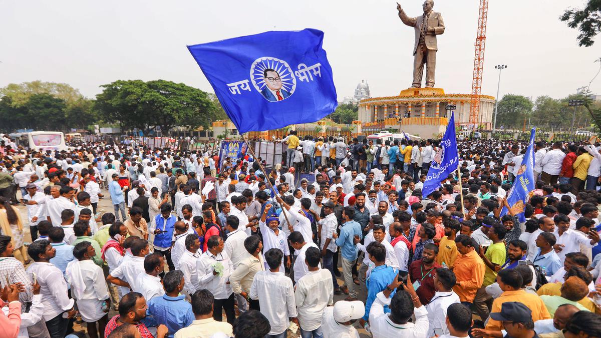 Statue inaugural, festival rush and procession clog city traffic