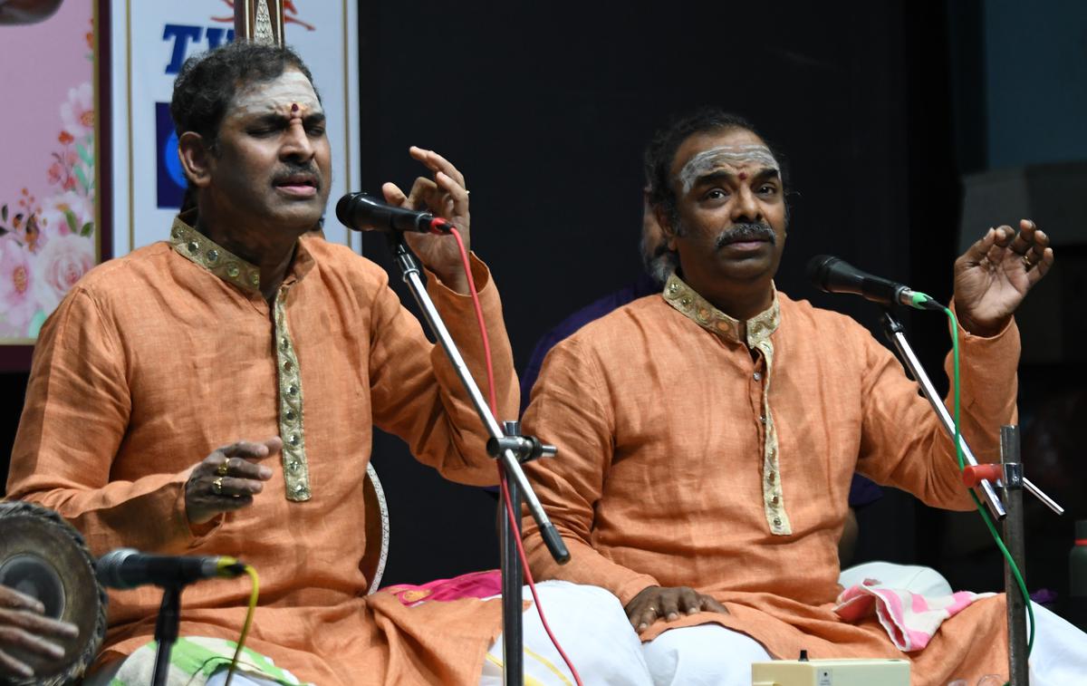  Malladi Brothers (Sreeramprasad and Ravikumar) performing at the 72nd Art Festival of Mylapore Fine Arts Club in December 2023. 