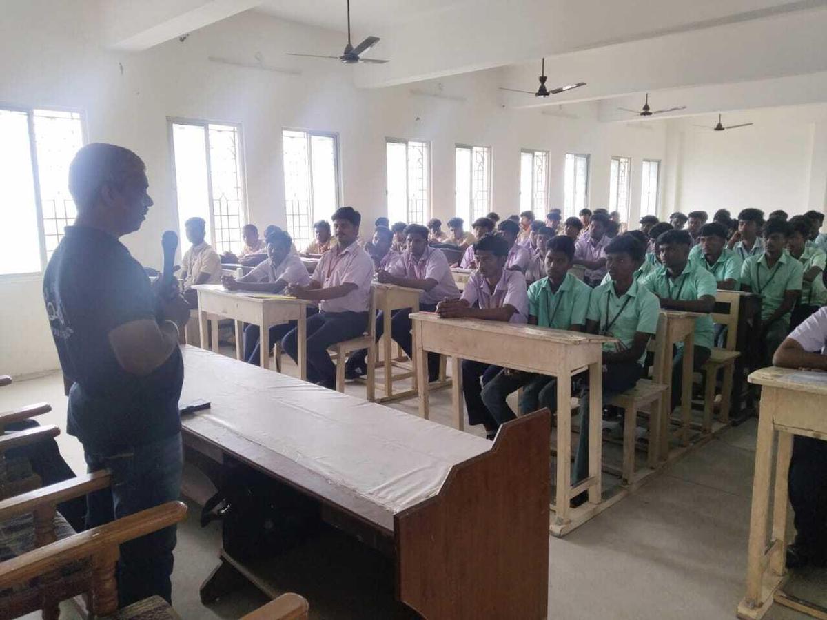 Solamalai Institutions, Veerapanjan, Madurai conducted a one-day Pooled Placement Drive for diploma students.