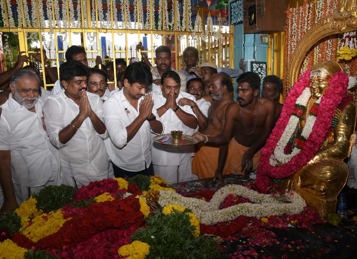Political leaders pay homage to Thevar at memorial; thousands descend on Pasumpon 