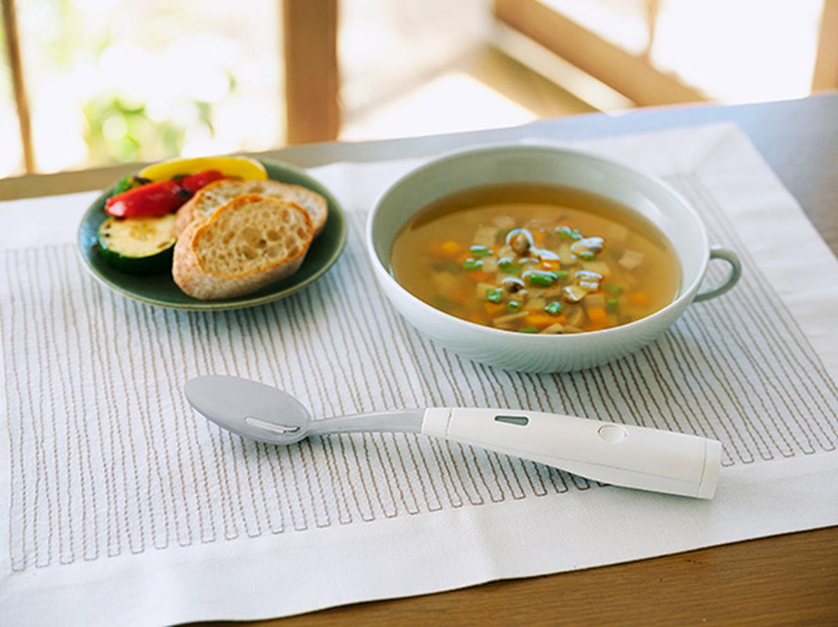 KIRIN Electric Salt Spoon ホワイト CES 2025: The Electric Salt Spoon is the weirdest thing at