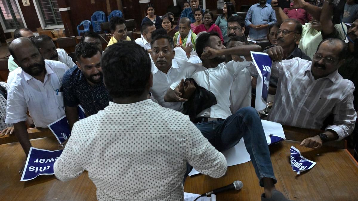 UDF, LDF councillors clash with ruling BJP in Palakkad municipality over Hedgewar issue do sex