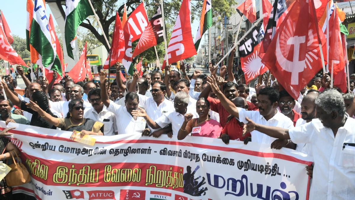 Trade unions, farmers associations condemn Centre; stage road roko in southern districts