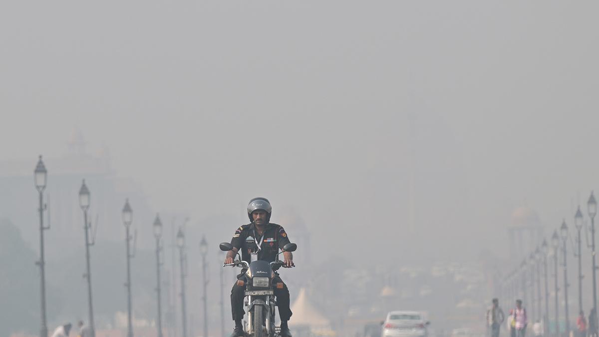 Delhi wakes up to hazy morning as AQI drops to 281, slight improvement from last week's severe levels