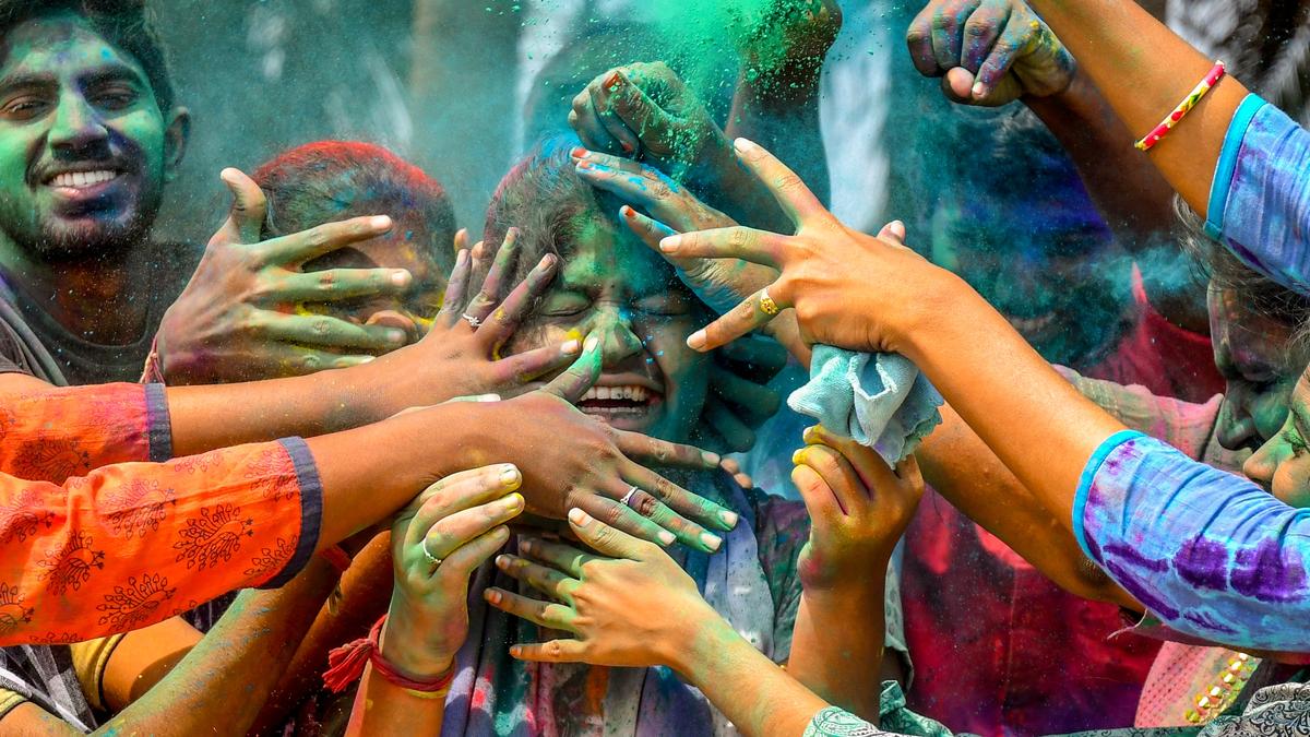 Fun and gaiety mark Holi celebrations in Visakhapatnam