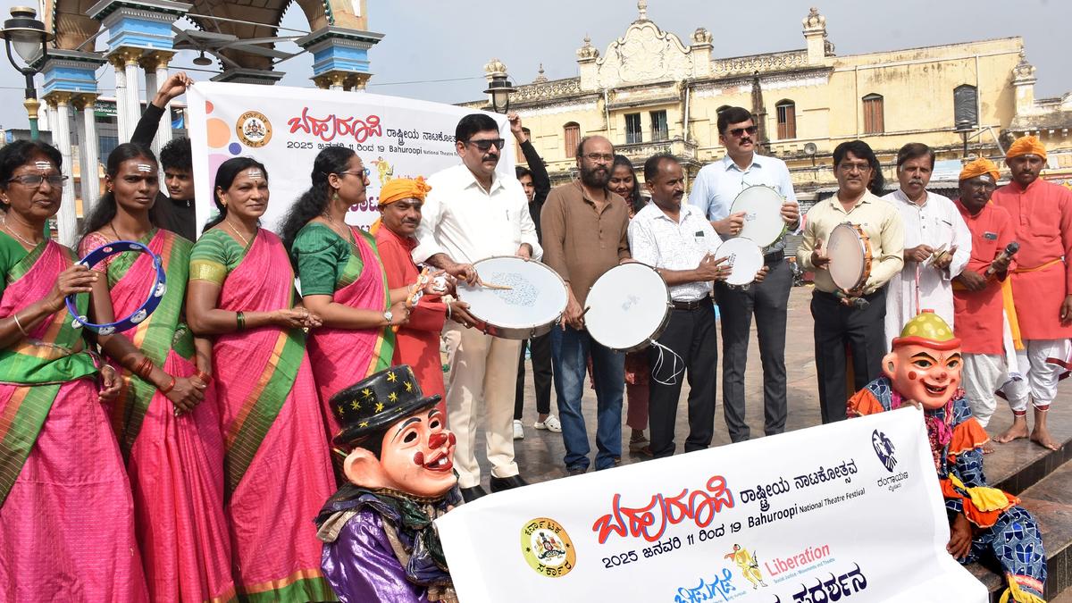 Bahuroopi street performances begin in Mysuru