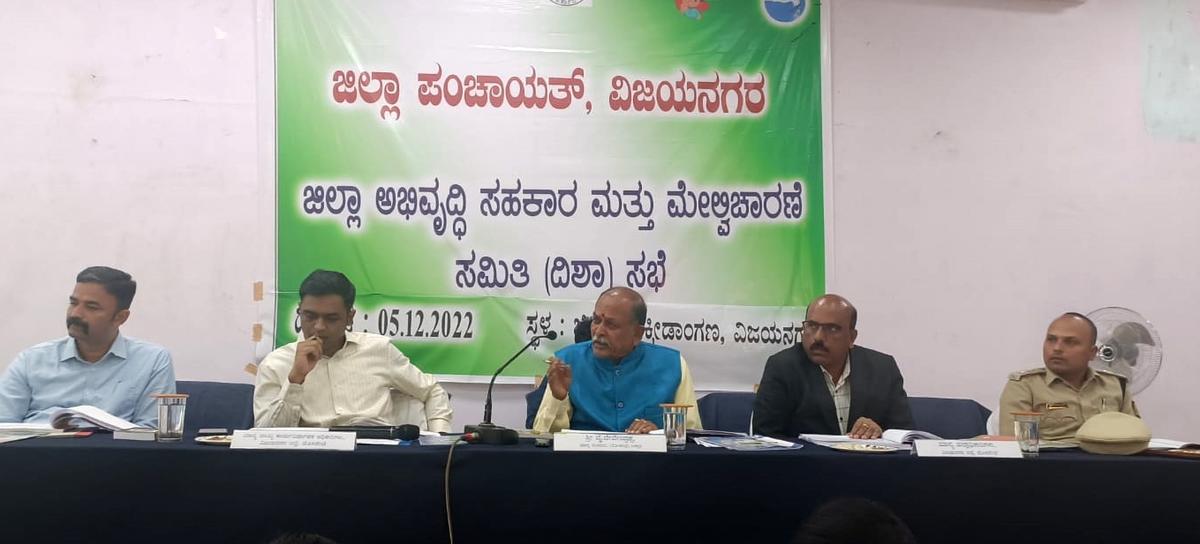 Take up such initiatives under development projects that can contribute to women empowerment: MP