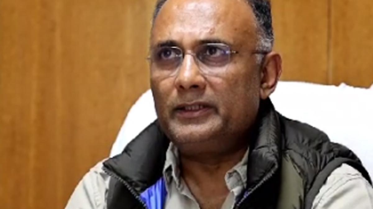 KFD : le ministre de la Santé, Dinesh Gundurao, appelle les habitants des zones touchées à la prudence