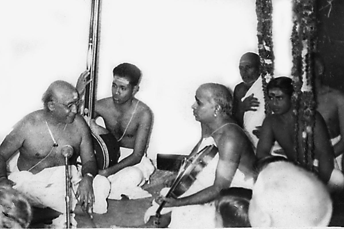 Karaharapriya was one of the favourite ragas of Semmangudi Srinivasa Iyer. Karaharapriya was one of the favourite ragas of Semmangudi Srinivasa Iyer.