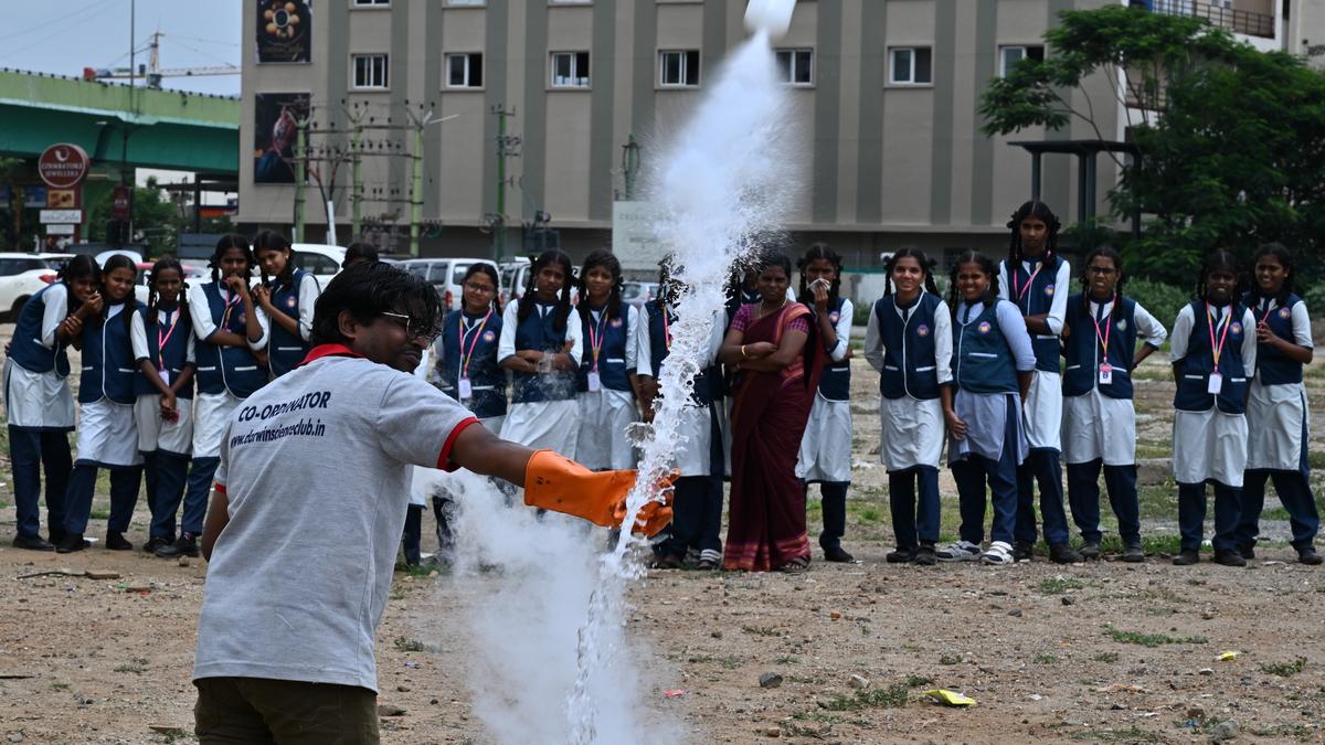 https://th-i.thgim.com/public/incoming/dm871s/article69618635.ece/alternates/LANDSCAPE_1200/9868_6_9_2024_16_11_2_3_ISRO_DEMONSTRATING_3.JPG