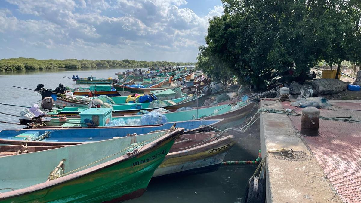 Lack of space for anchoring boats leaves fishermen in Keechankuppam exasperated