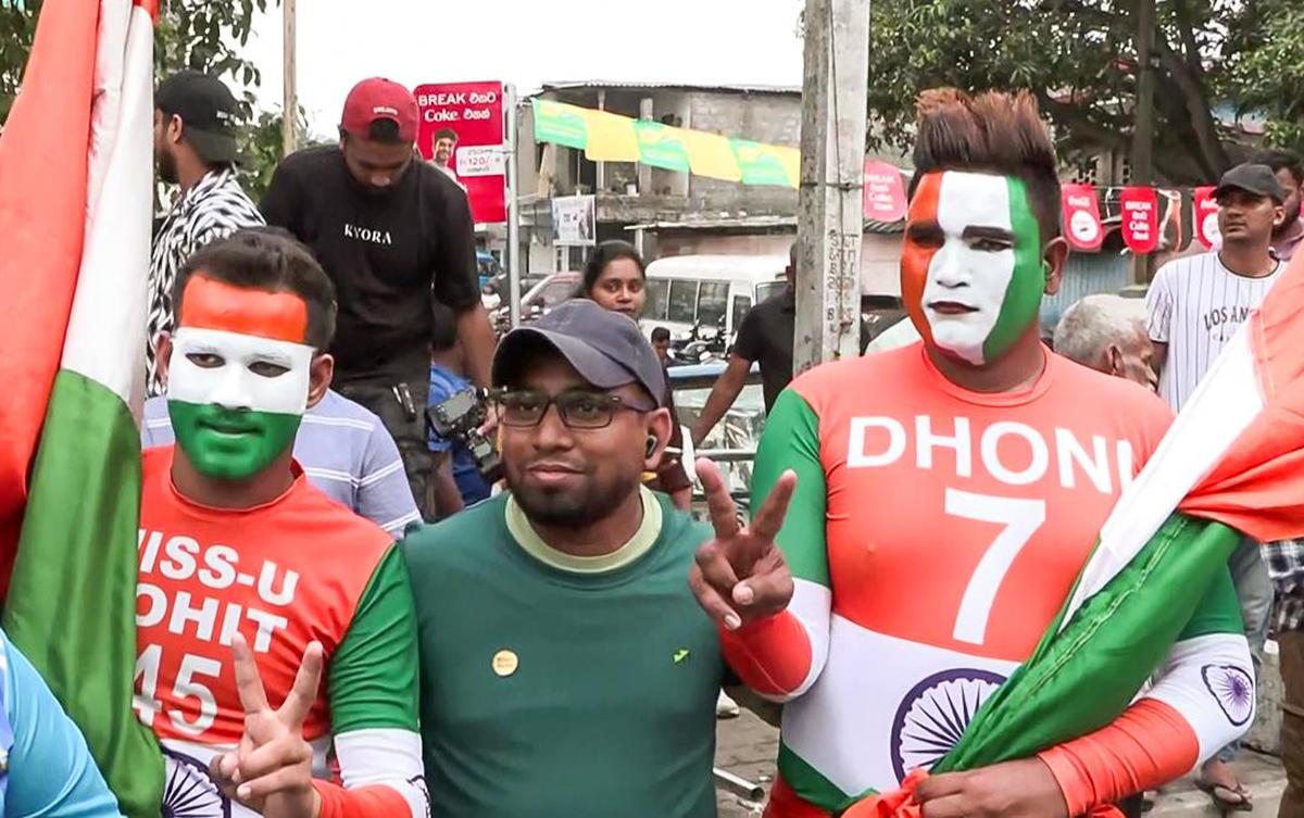 Ai fan indiani è mancata la presenza di sostenitori come Rohit Sharma e Mahendra Singh Dhoni nella partita contro il Pakistan nella Coppa del Mondo ICC T20 allo stadio R Premadasa di Colombo, Sri Lanka, il 15 febbraio (domenica).