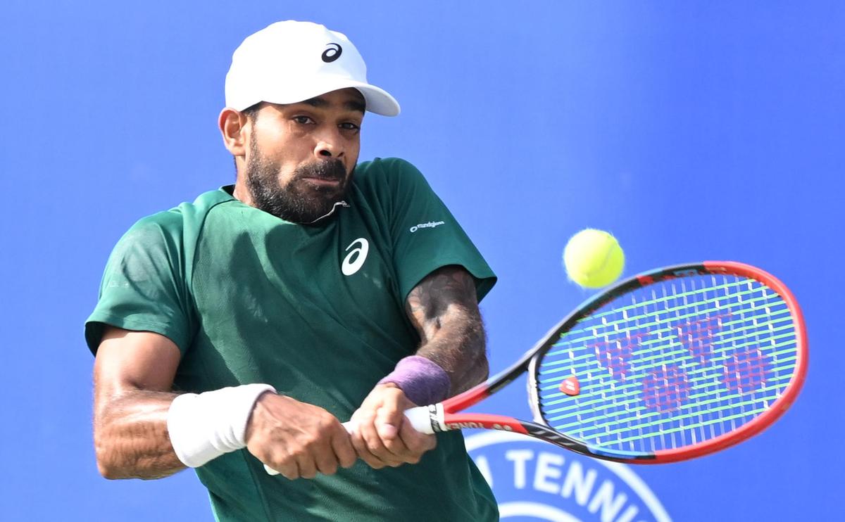 Sumit Nagal en acción en el Chennai Open ATP Challenger en Chennai el jueves 12 de febrero de 2026.