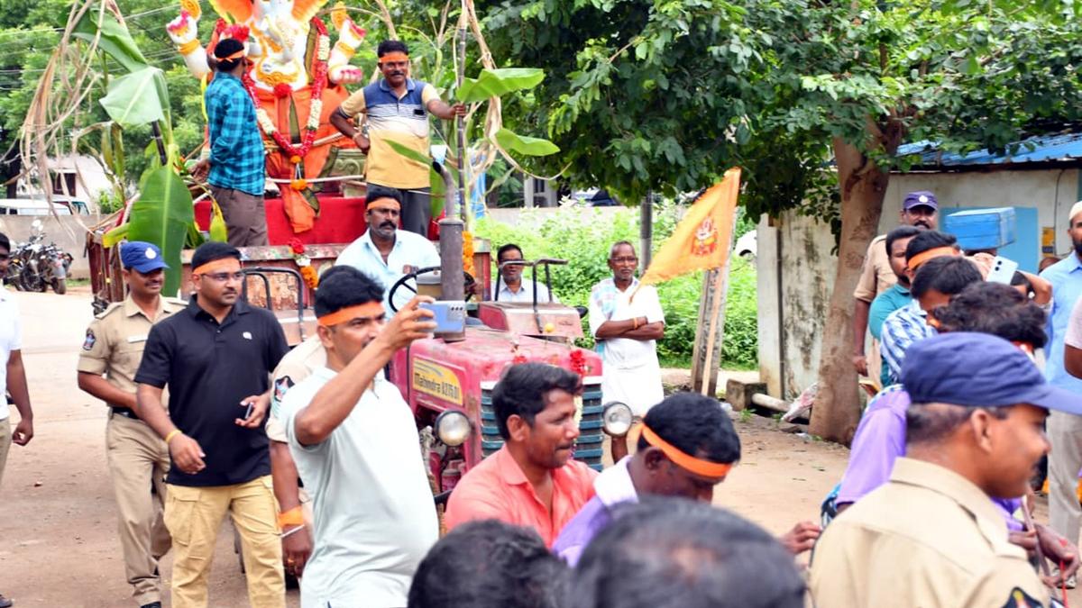 Ganesh idols immersion passes off peacefully in Nandyal, Adoni