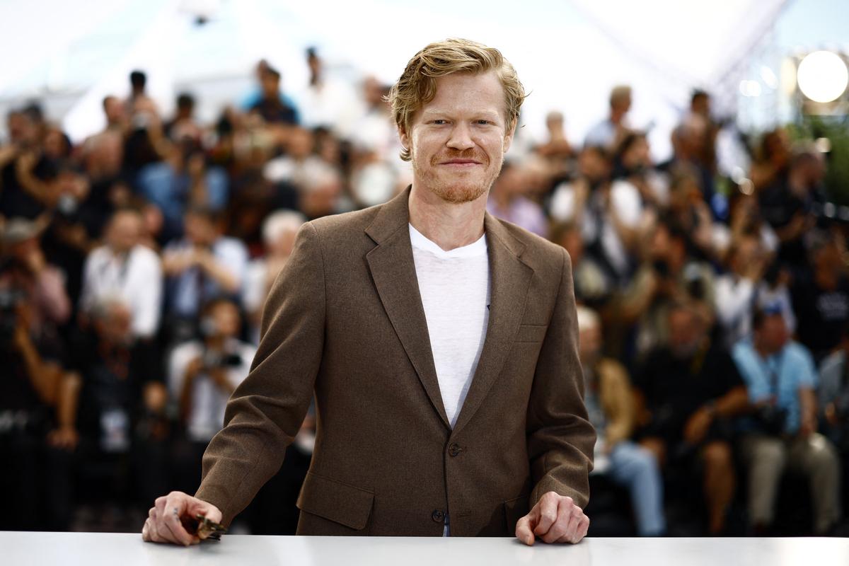 Cannes Best Actor winner Jesse Plemons poses during a photocall for the film ‘Kinds of Kindness’ in competition at the 77th Cannes Film Festival